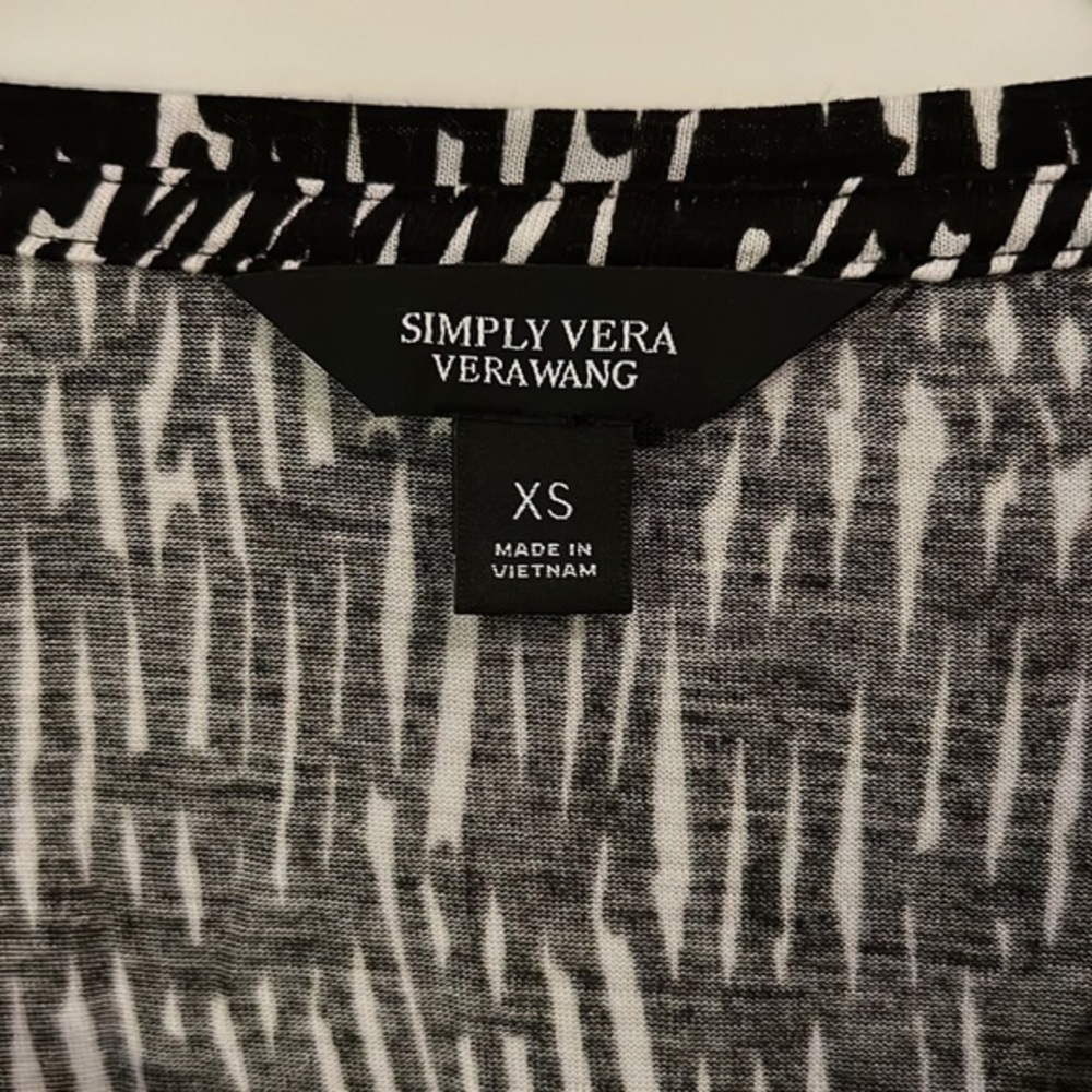 NWT Simply Vera Vera Wang Print Scoopneck Blouse Women’s XS Black Abstract - Picture 3 of 10